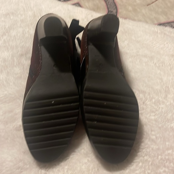 Gorgeous Burgundy booties with lots of detail. - Picture 5 of 5